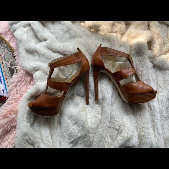Michael Kors Berkley Leather T-Strap Heels 7.5 EUC - Picture 7 of 10